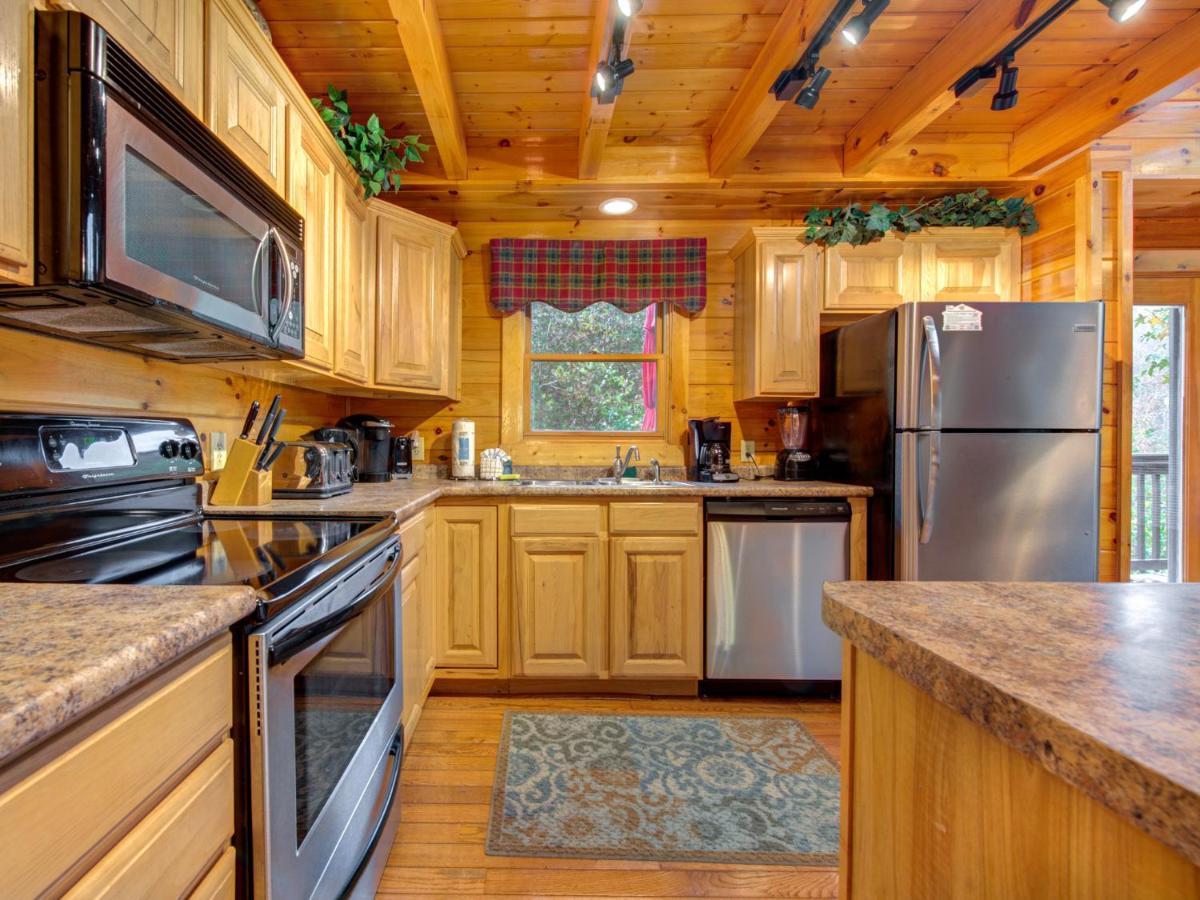 Mountain Flower, 4 Bedrooms, Hot Tub, Pool, Sleeps 12 Pigeon Forge Buitenkant foto
